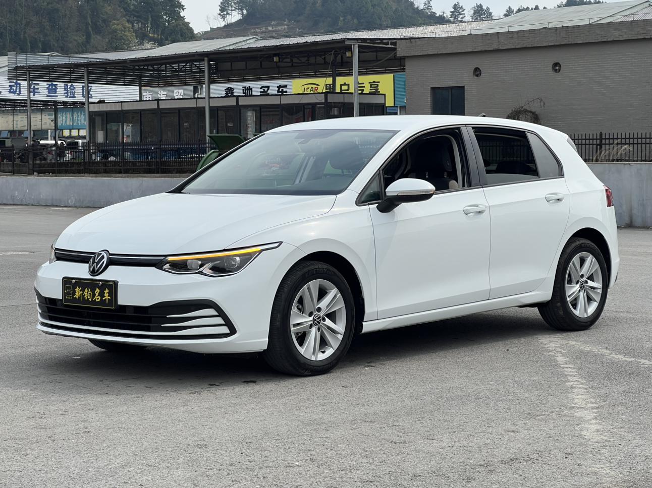Volkswagen Golf 200TSI DSG 2021