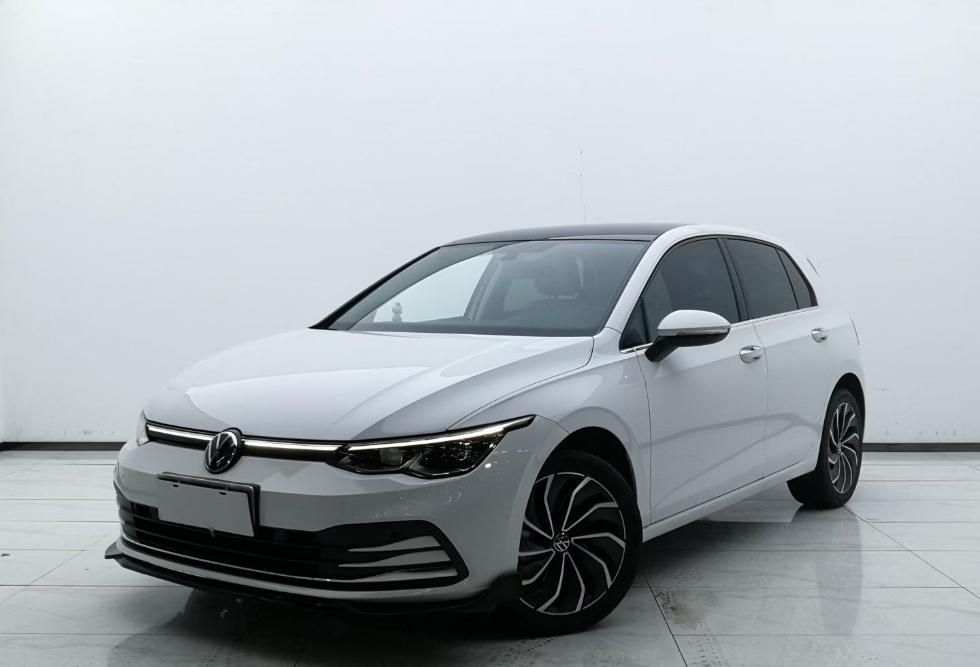 Volkswagen Golf 200TSI DSG 2021