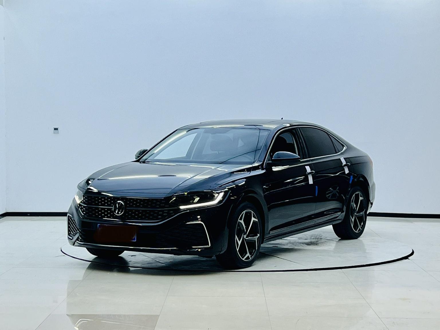 Volkswagen Passat Outstanding 380TSI Starry Longyao (2L) 2025