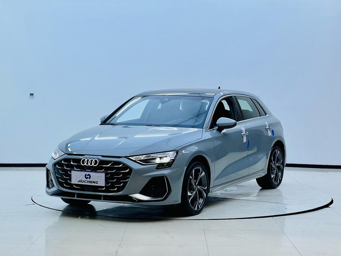 Audi A3 35 TFSI Flying Premium with Luxury Selection 2025
