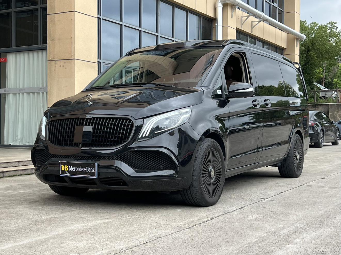 Mercedes V-260 Navigator (2L) 2023