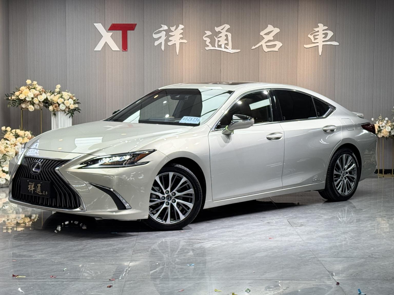 Lexus ES 300h Prestige China VI (2.5L) 2021