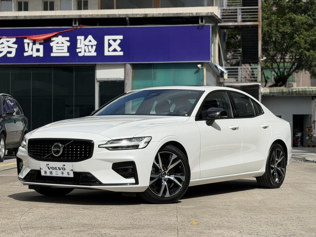 Volvo S60 Intelligent Premium Plus Sport (2L) 2024