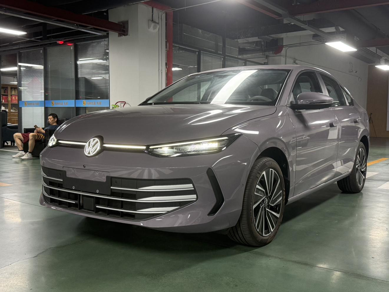 Volkswagen Lavida 300TSI Intelligent Comfort 2025