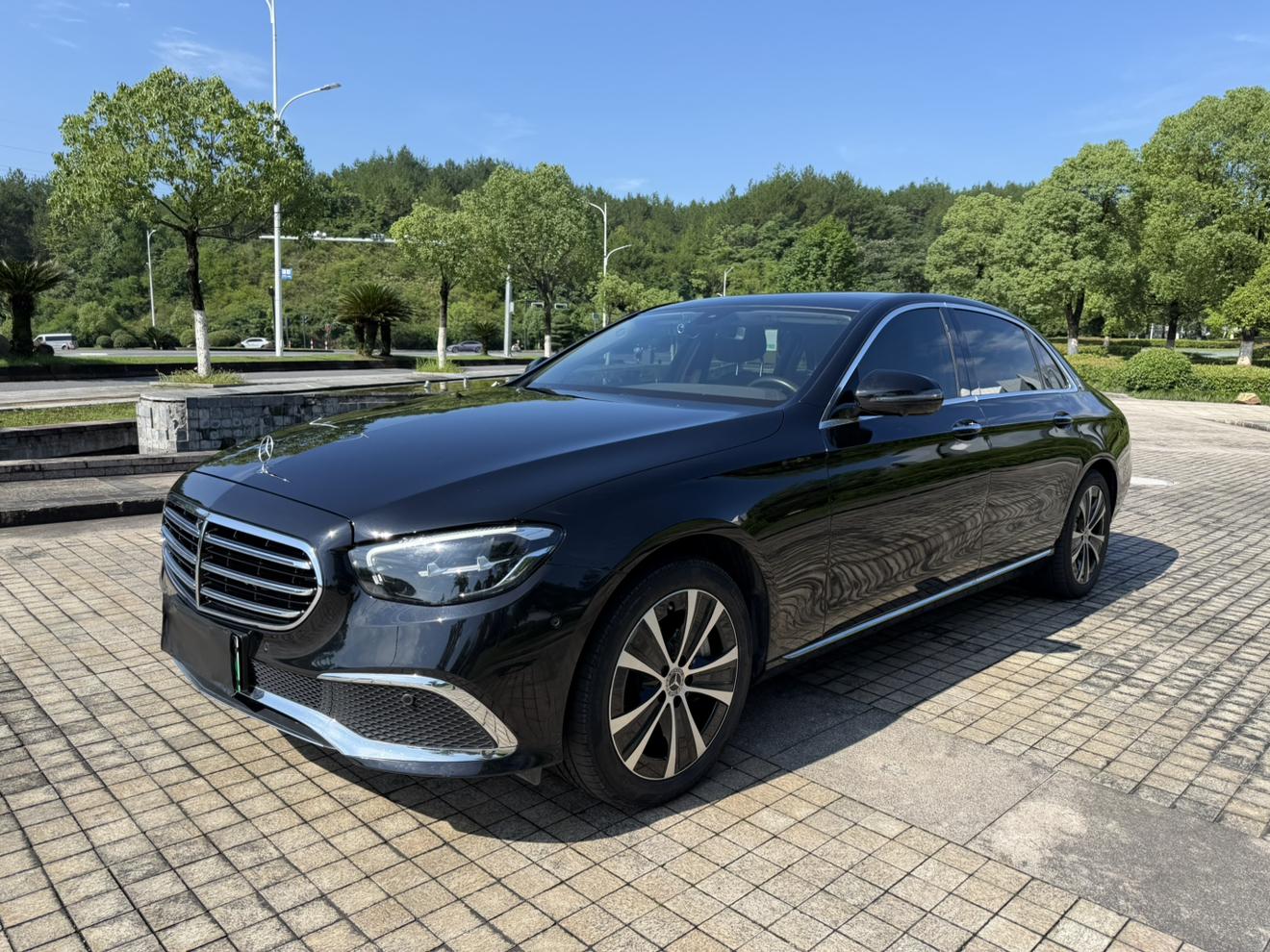 Mercedes Class-E E 350 e L Sedan (2L) 2023
