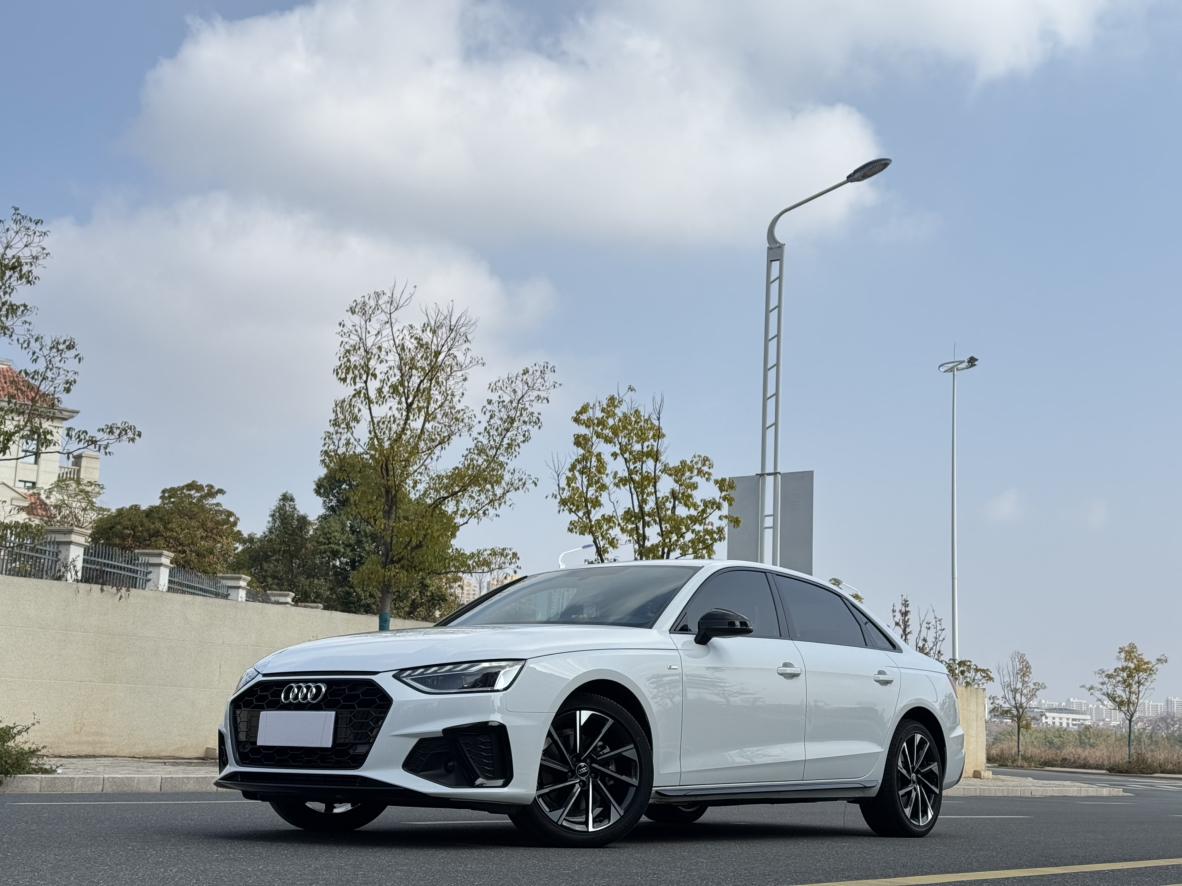 Audi A4L 40 TFSI Luxury Dynamic (2L) 2023