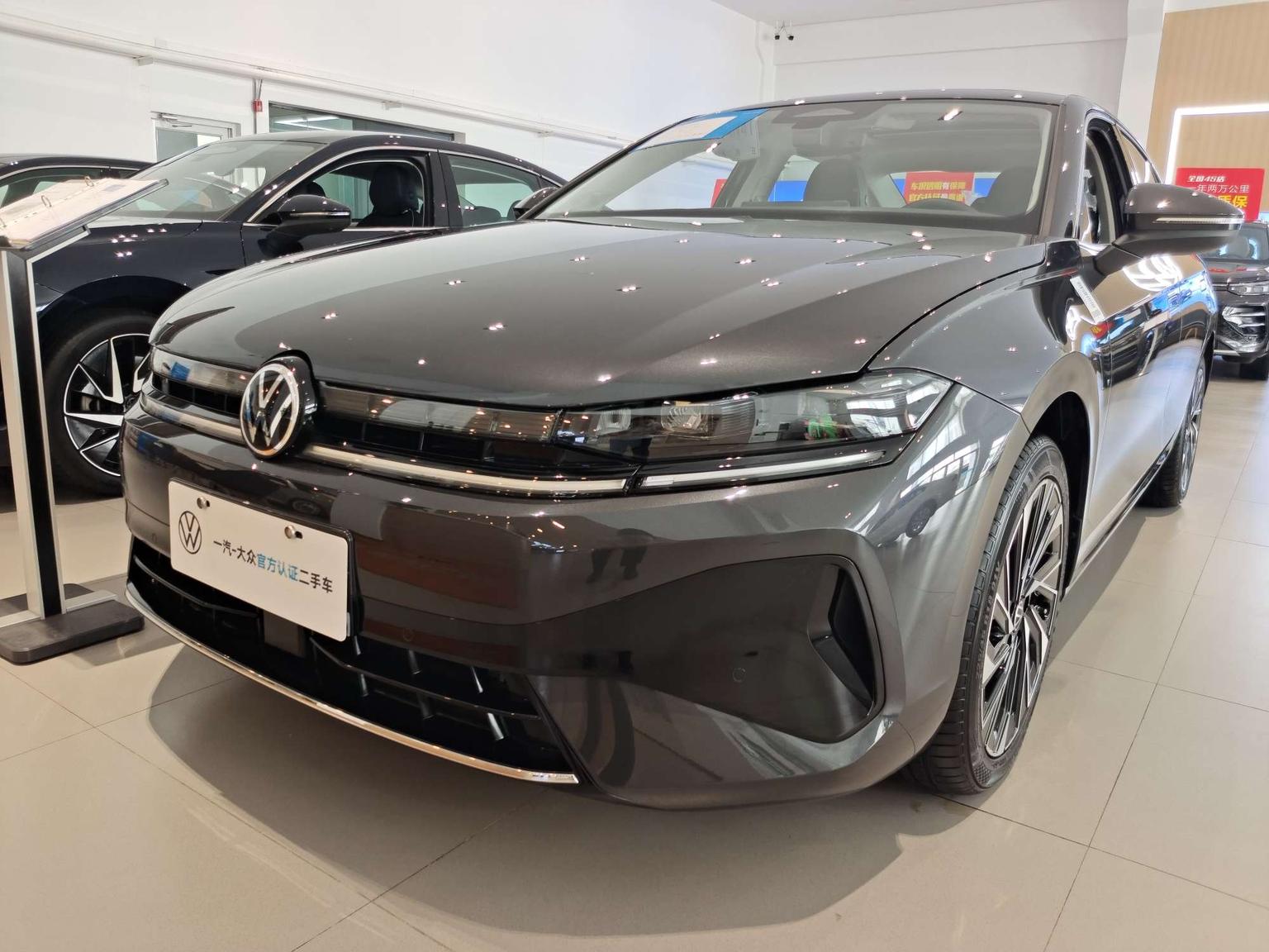 Volkswagen Sagitar L 300TSI DSG Luxury (1.5L) 2025