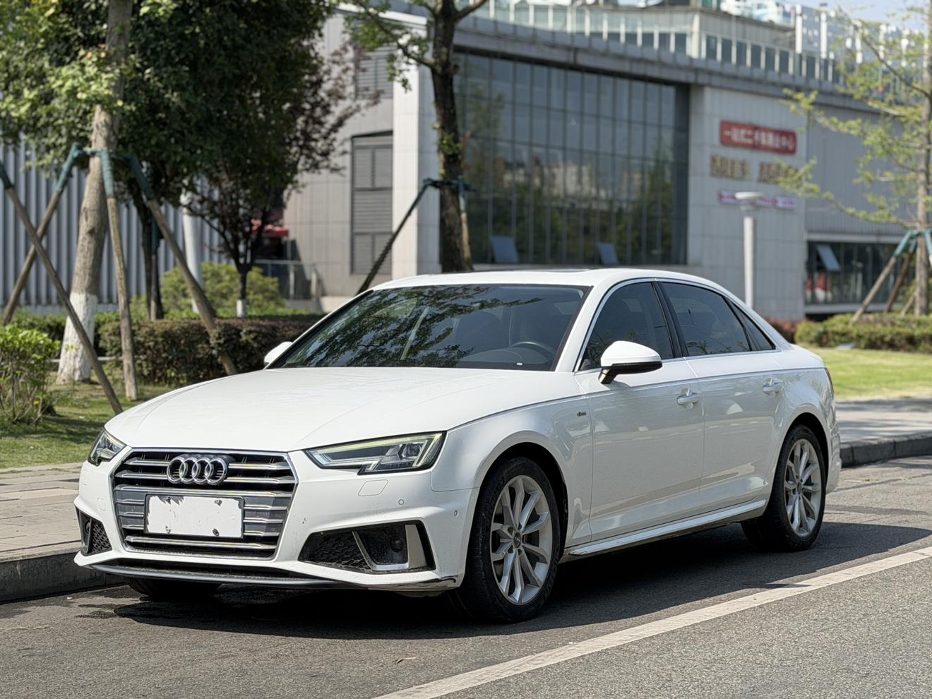 Audi A4L 40 TFSI Trendy CN6 2019