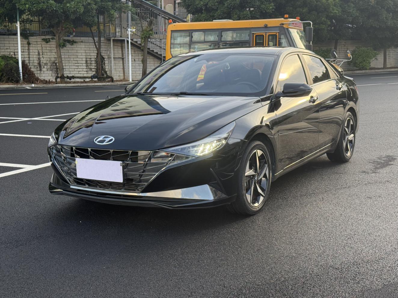 Hyundai Elantra LUX Premium (1.4L) 2021