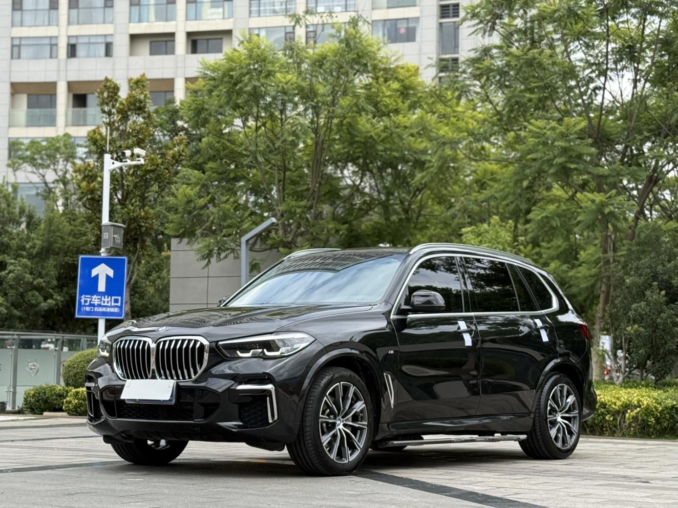 BMW X5 xDrive30Li M Sport Package (2L) 2022