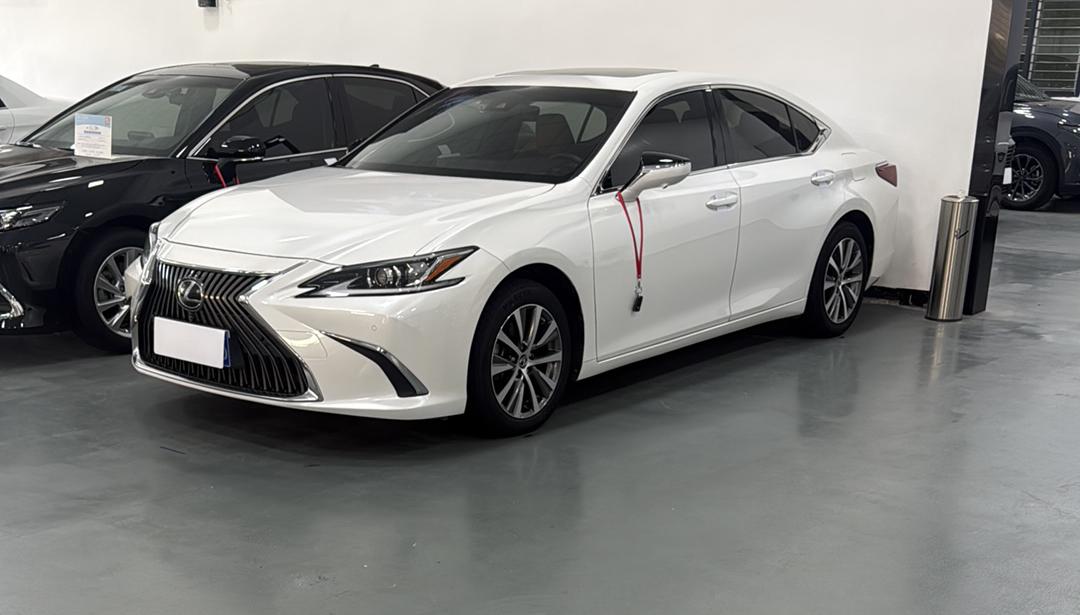 Lexus ES Excellent (2L) 2021