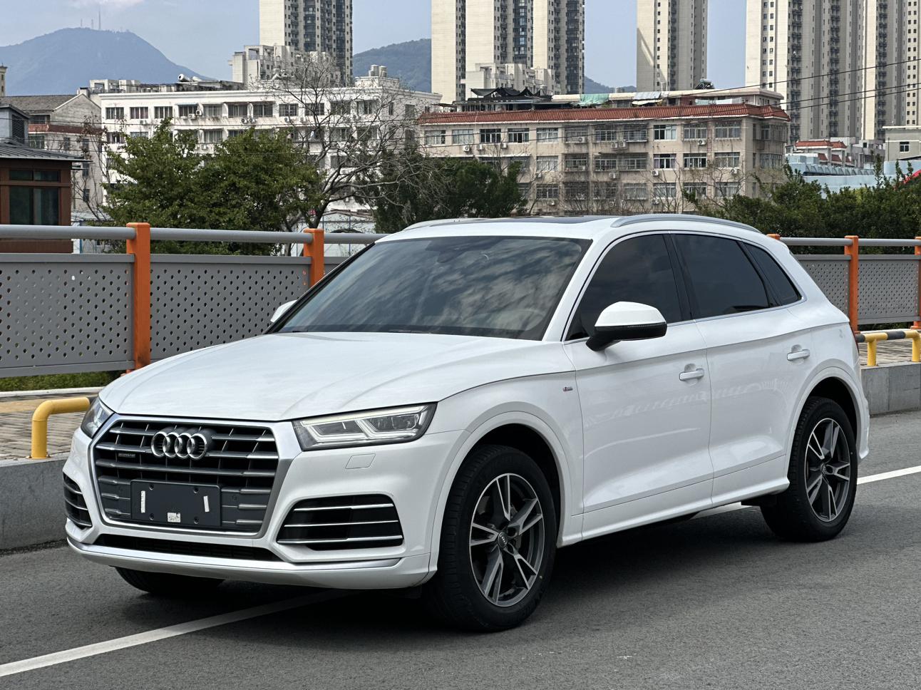 Audi Q5L 40 TFSI Honor Progressive 2021