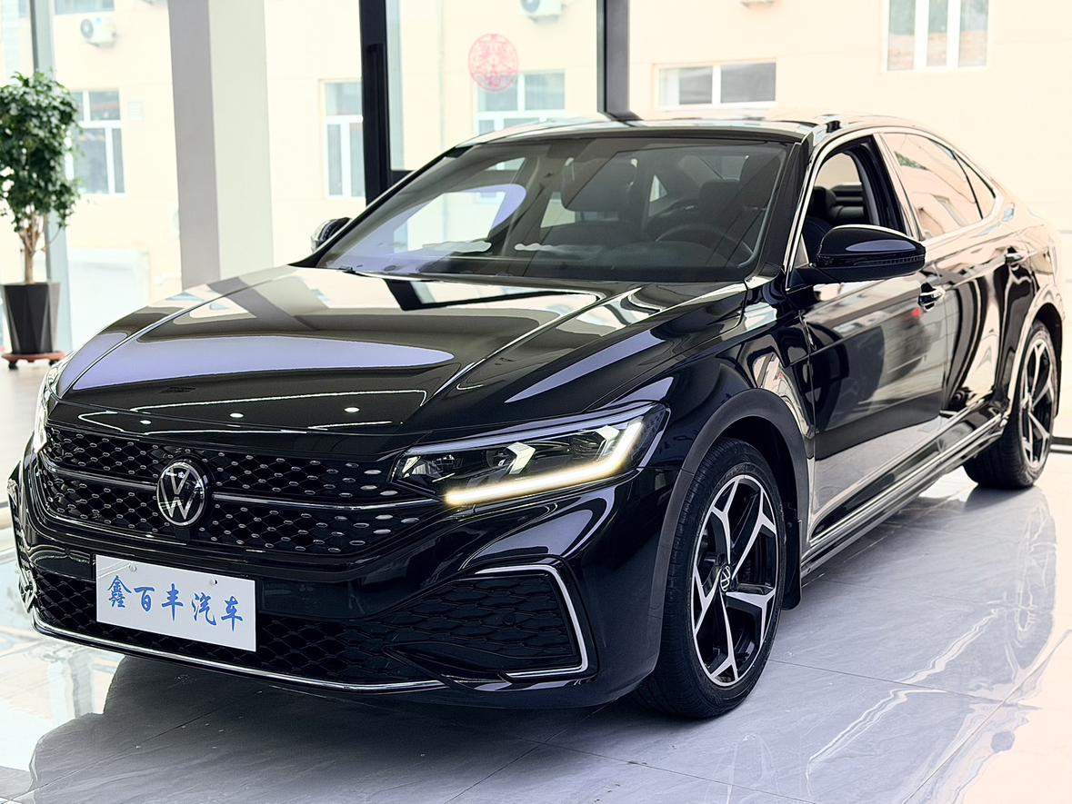 Volkswagen Passat 330TSI Stardust Elite (2L) 2023