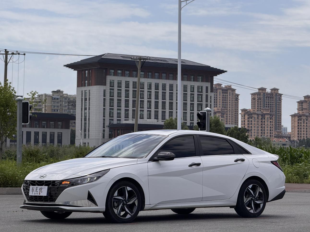 Hyundai Elantra LUX Premium (1.4L) 2023