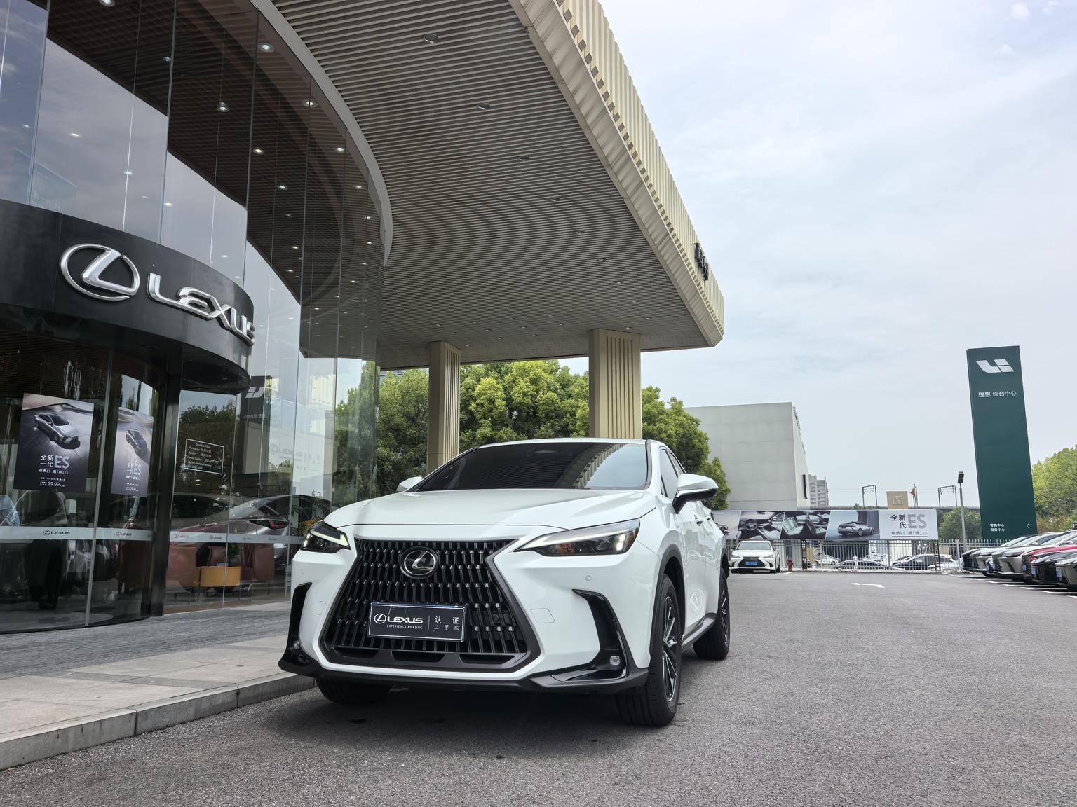 Lexus NX200
