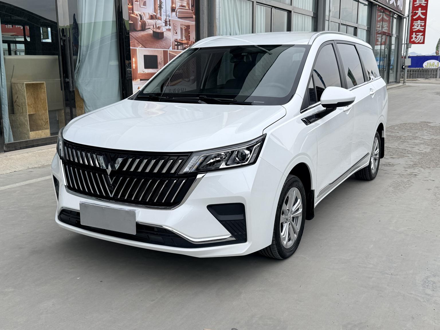 Wuling Jiachen 1.5L Manual Comfort Free 2024