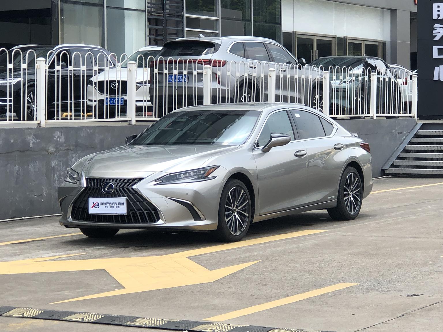 Lexus ES 300h Supreme (2.5L) 2022
