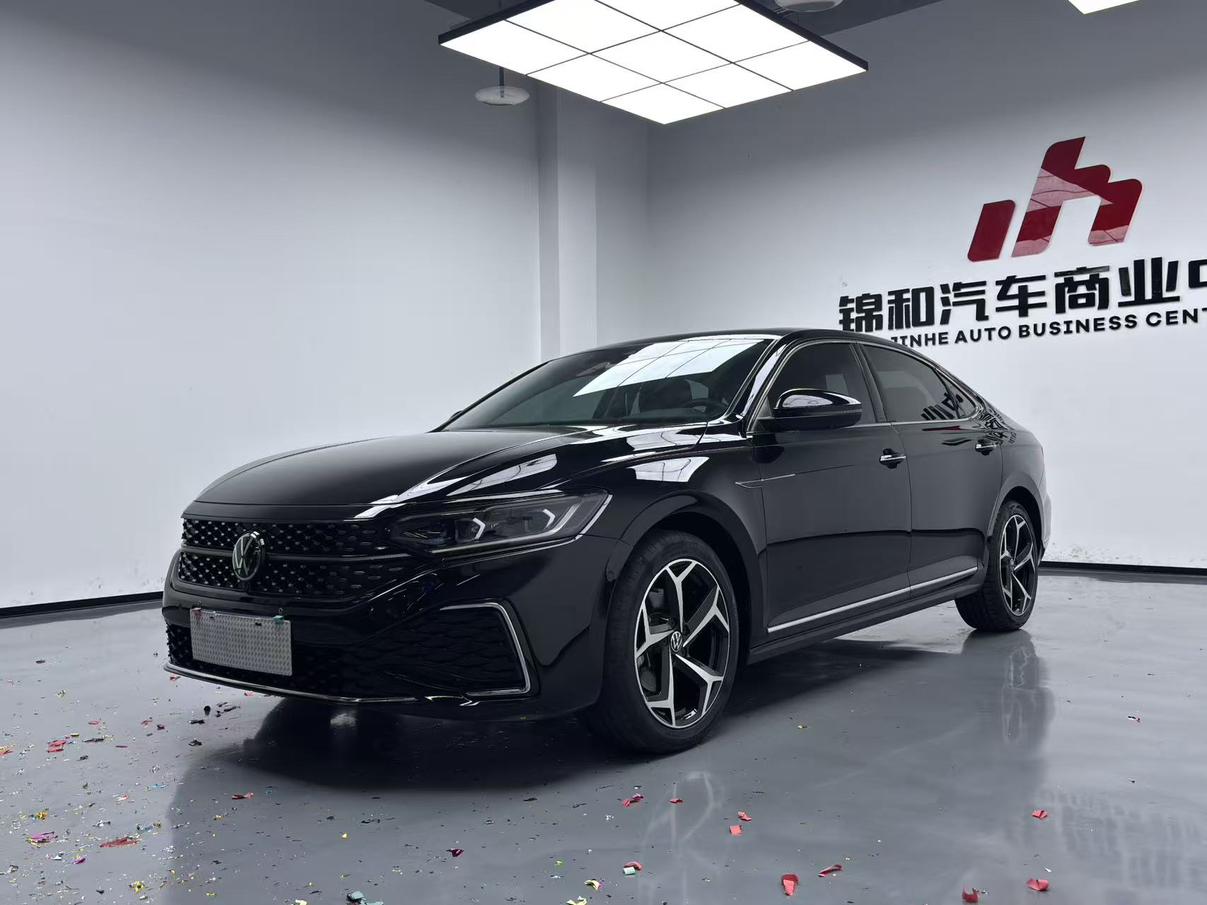 Volkswagen Passat Starry Luxury 2023