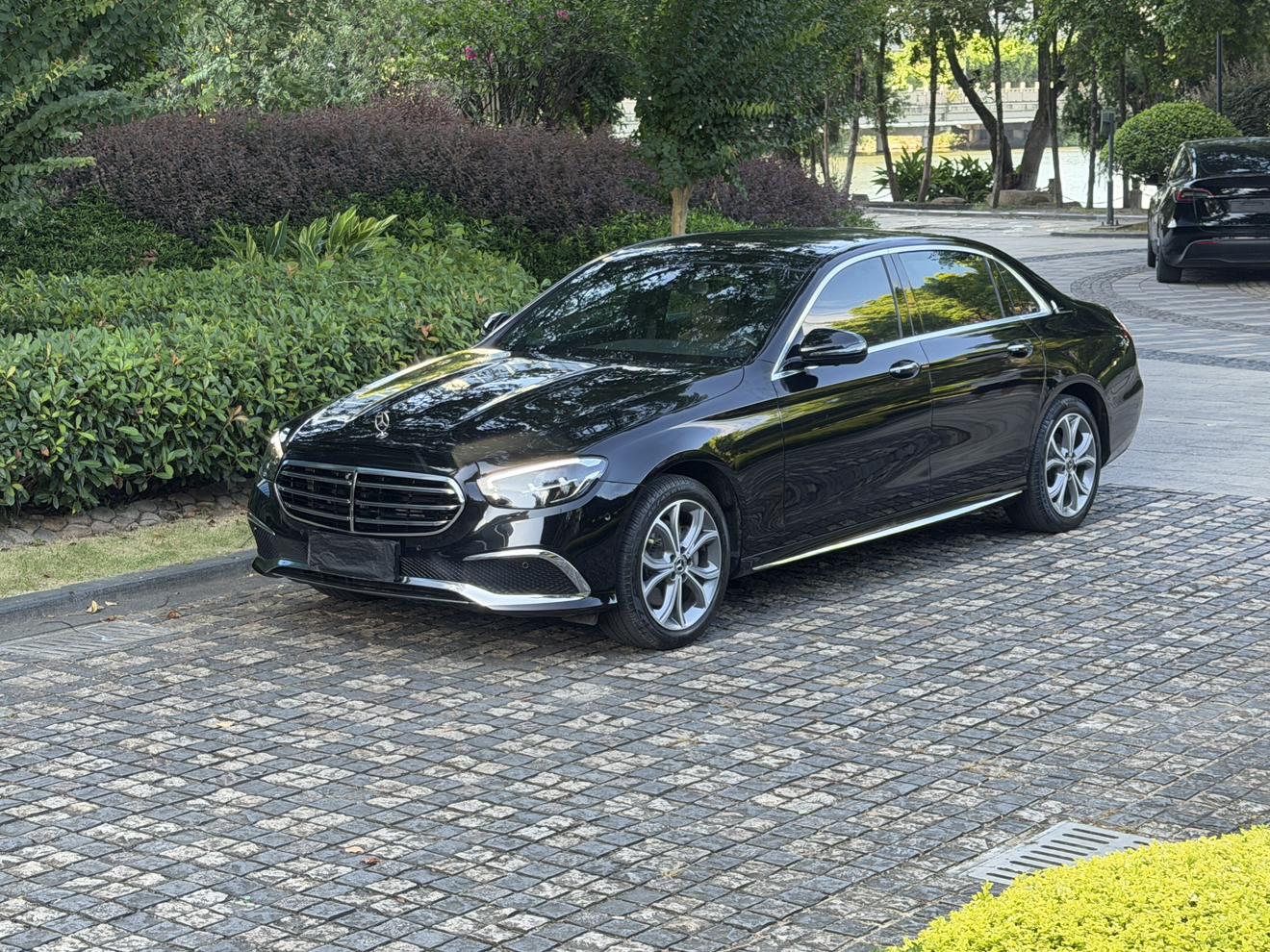 Mercedes Class-E 3rd Facelift E 300 L Fashion Sedan 2022