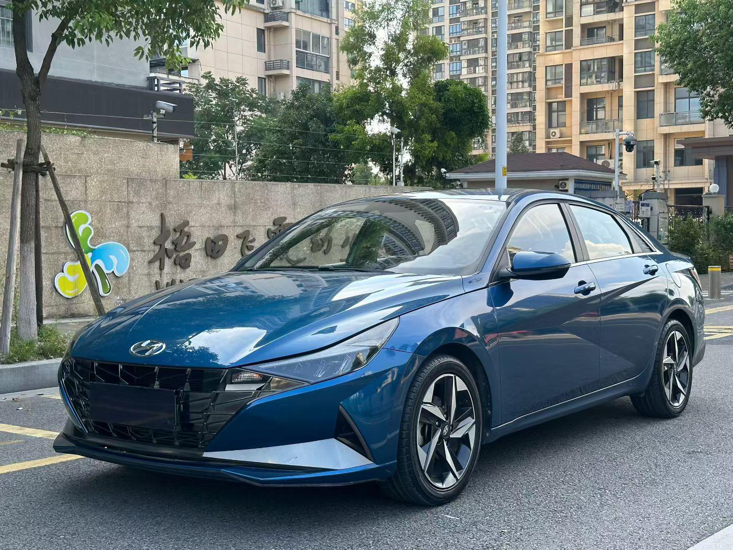 Hyundai Elantra LUX Premium (1.4L) 2021