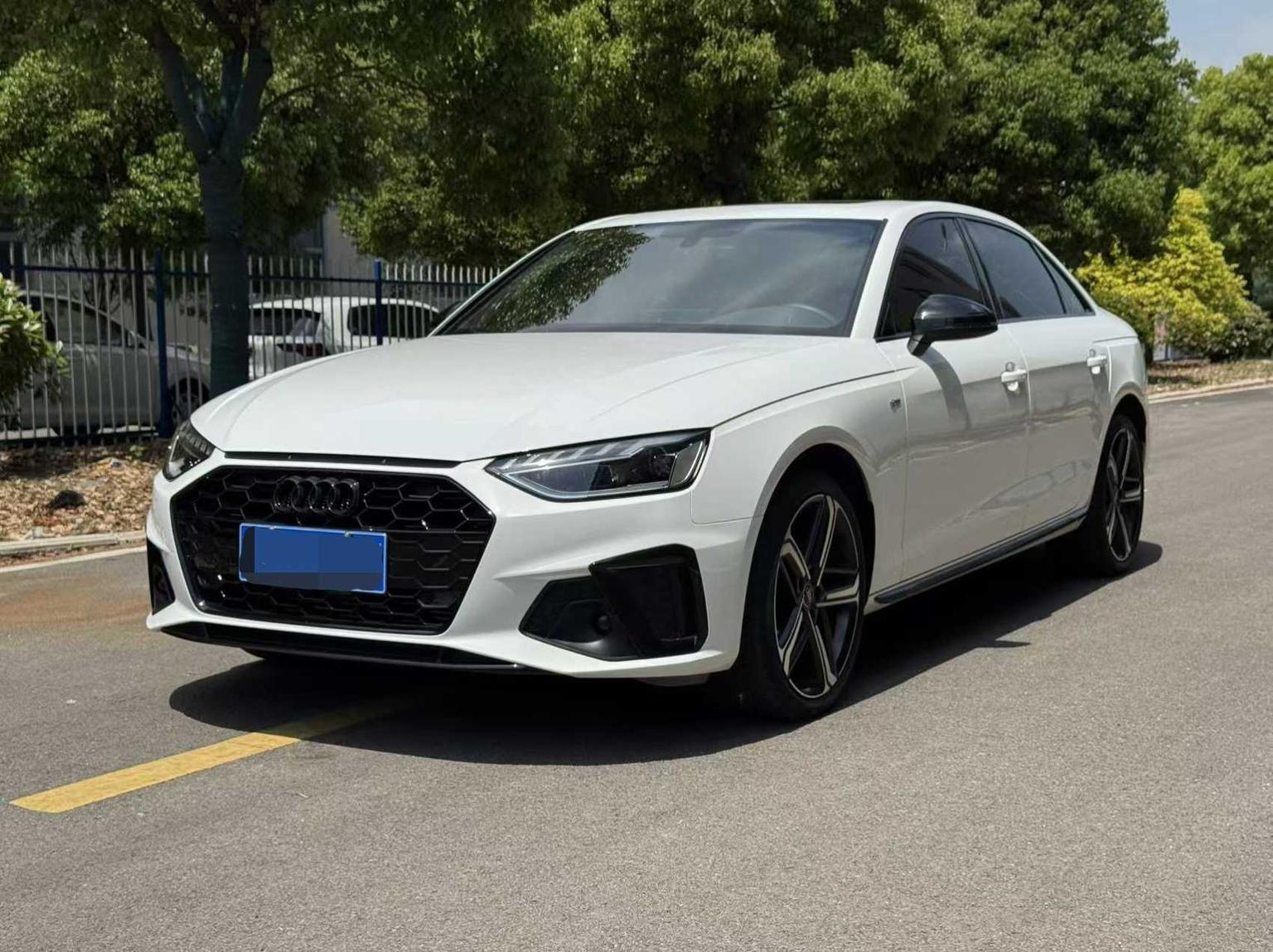 Audi A4L 40 TFSI Luxury Dynamic (2L) 2025