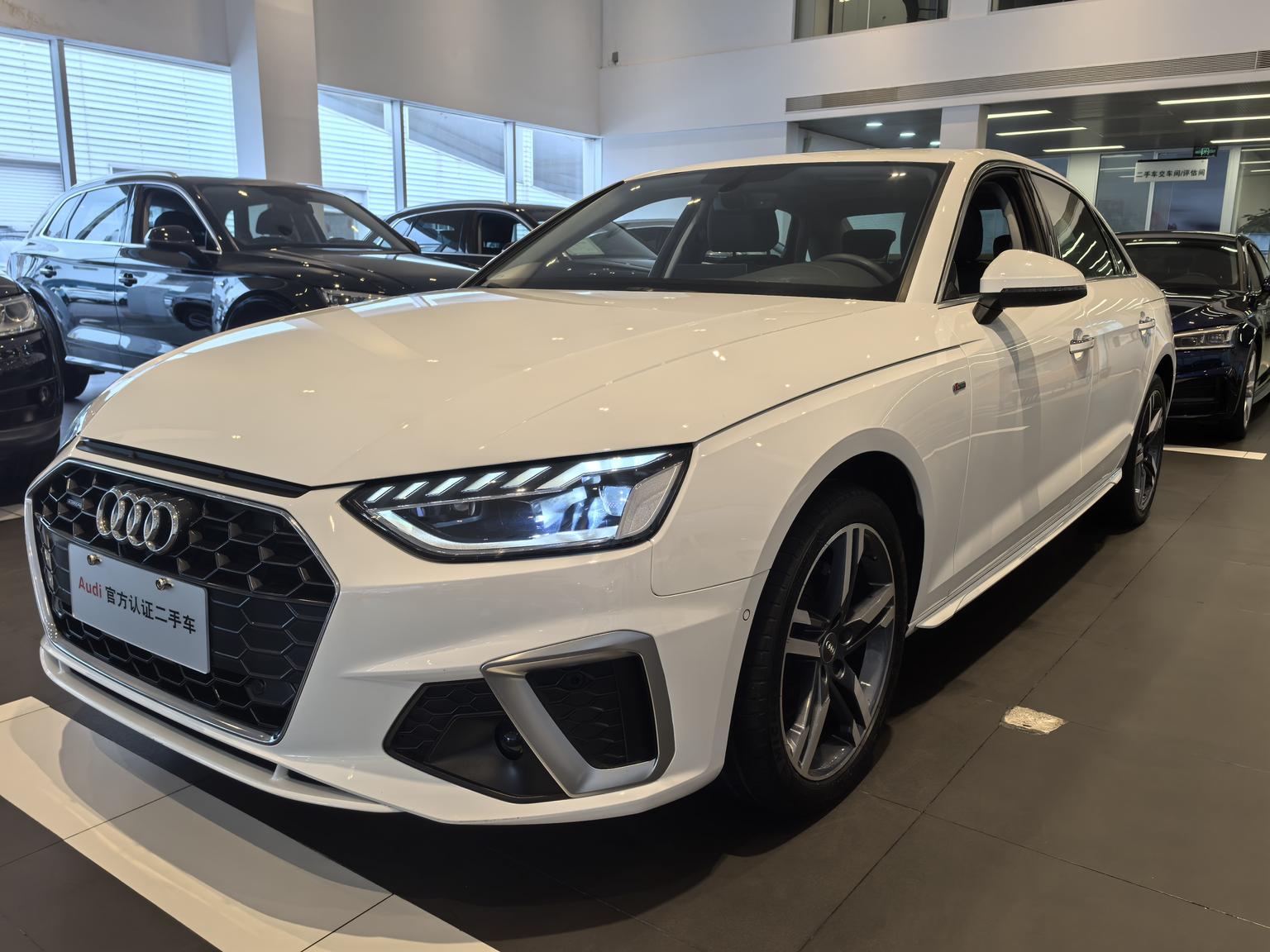 Audi A4L 40 TFSI Quattro Luxury Dynamic 2021