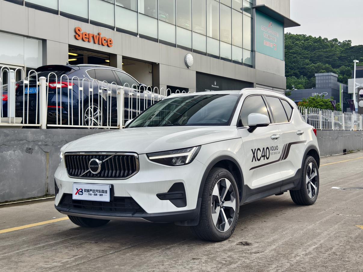 Volvo XC40 Intelligent Premium Luxury AWD (2L) 2024
