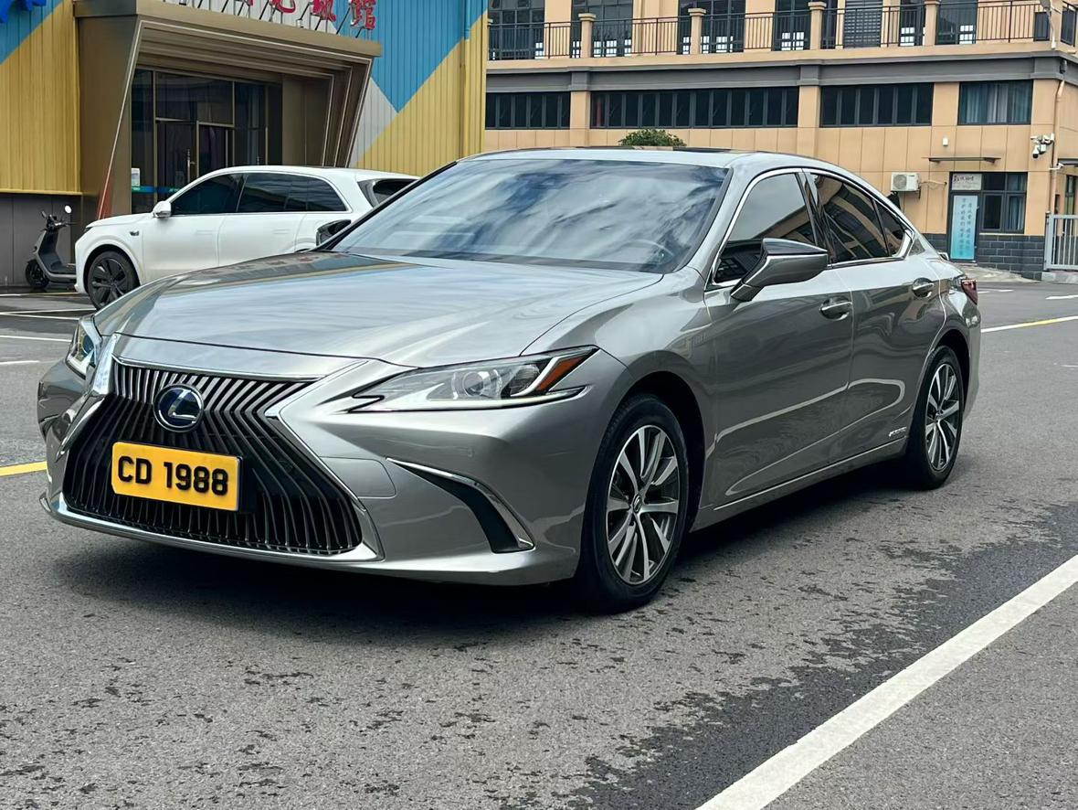 Lexus ES 300h Excellence China V 2020