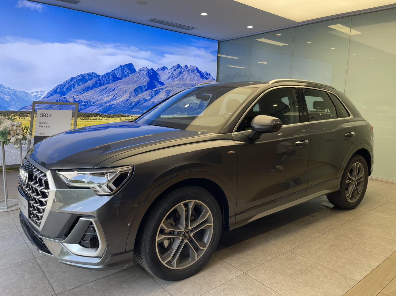 Audi Q3 quattro 45th Anniversary 40 TFSI Sporty Dynamic 2025