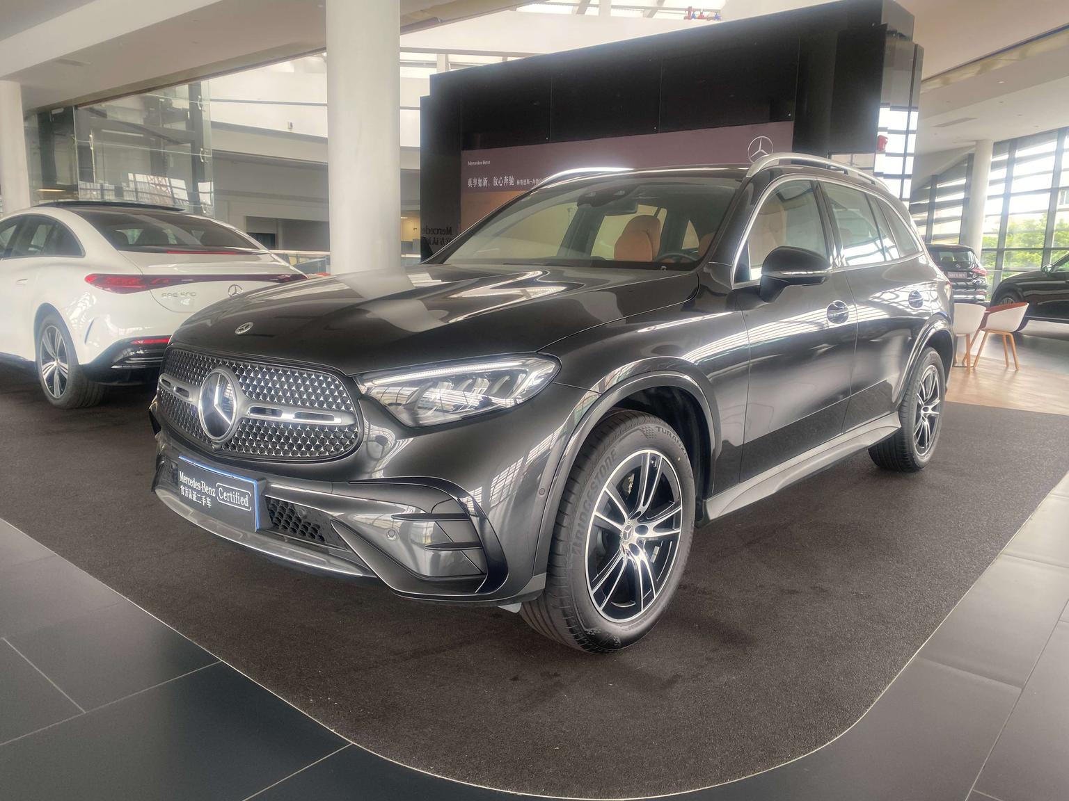 Mercedes GLC 260 L 4MATIC Luxury 5-Seat (2L) 2024