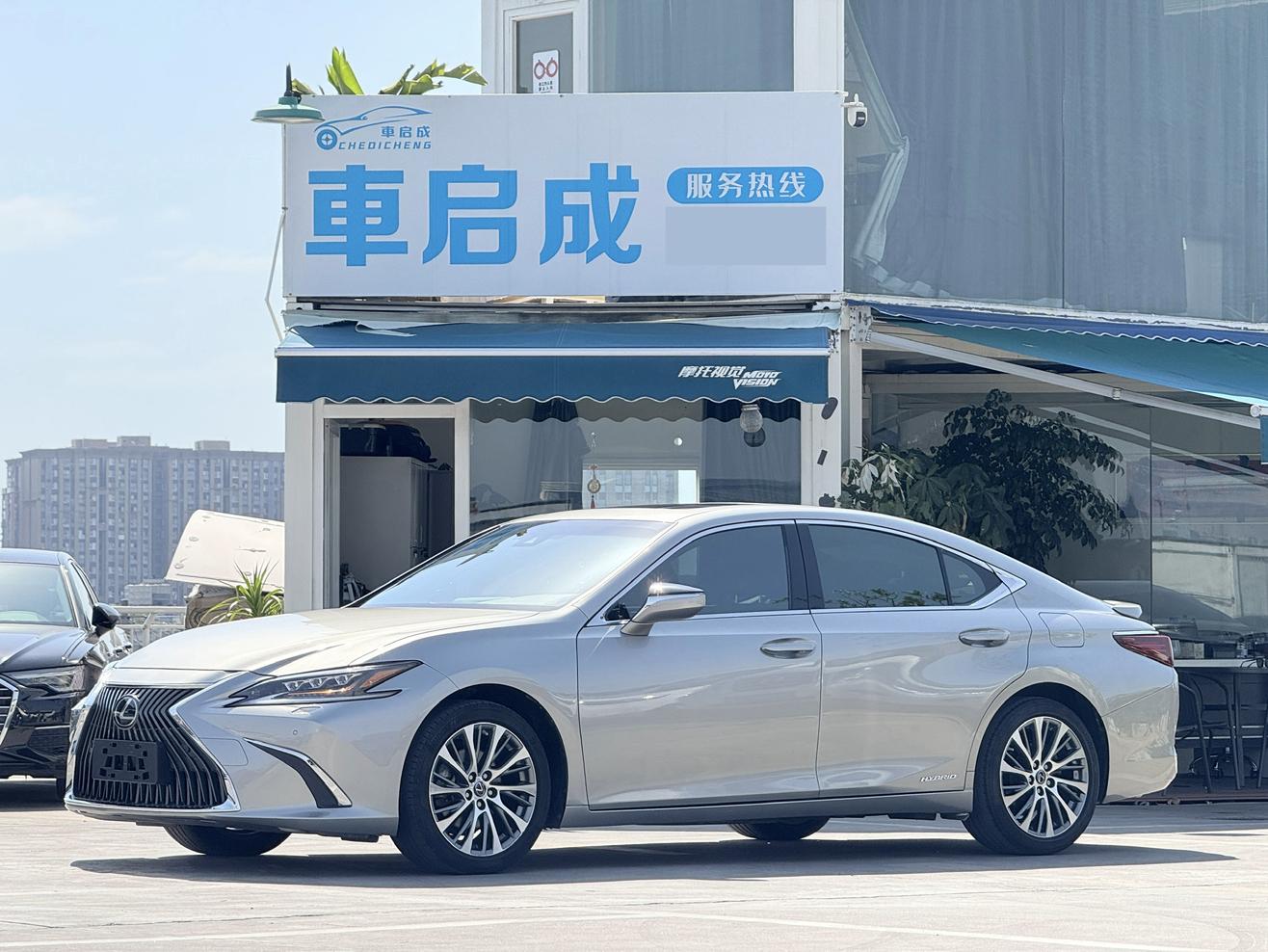 Lexus ES 300h Supreme 2021