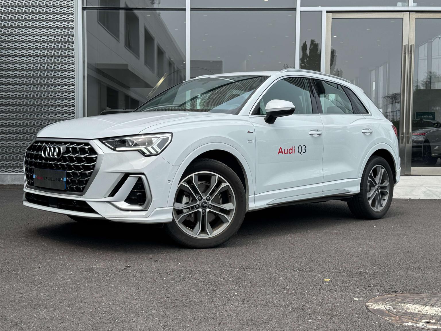 Audi Q3 quattro 45th Anniversary 40 TFSI Sporty Dynamic 2025