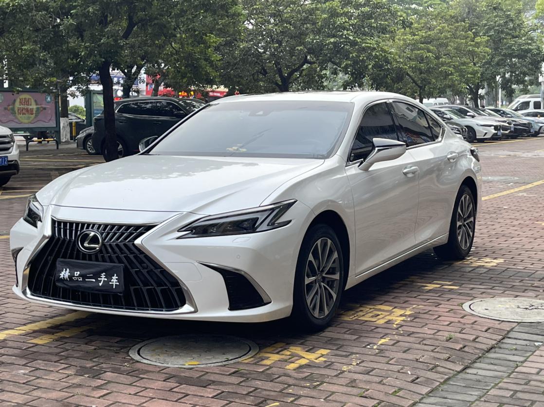 Lexus ES Premium Enjoy (2L) 2025