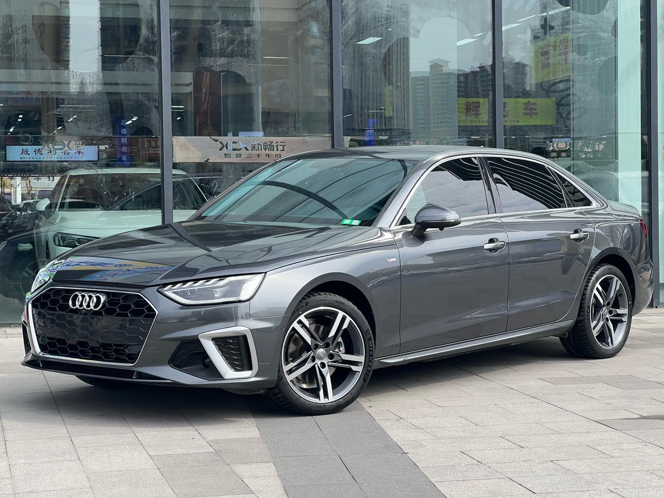 Audi A4L 40 TFSI Luxury Dynamic (2L) 2021