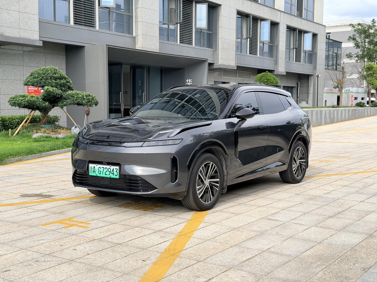 Lynk And Co 08 EM P 220 AWD Performance Halo (1.5L) 2024