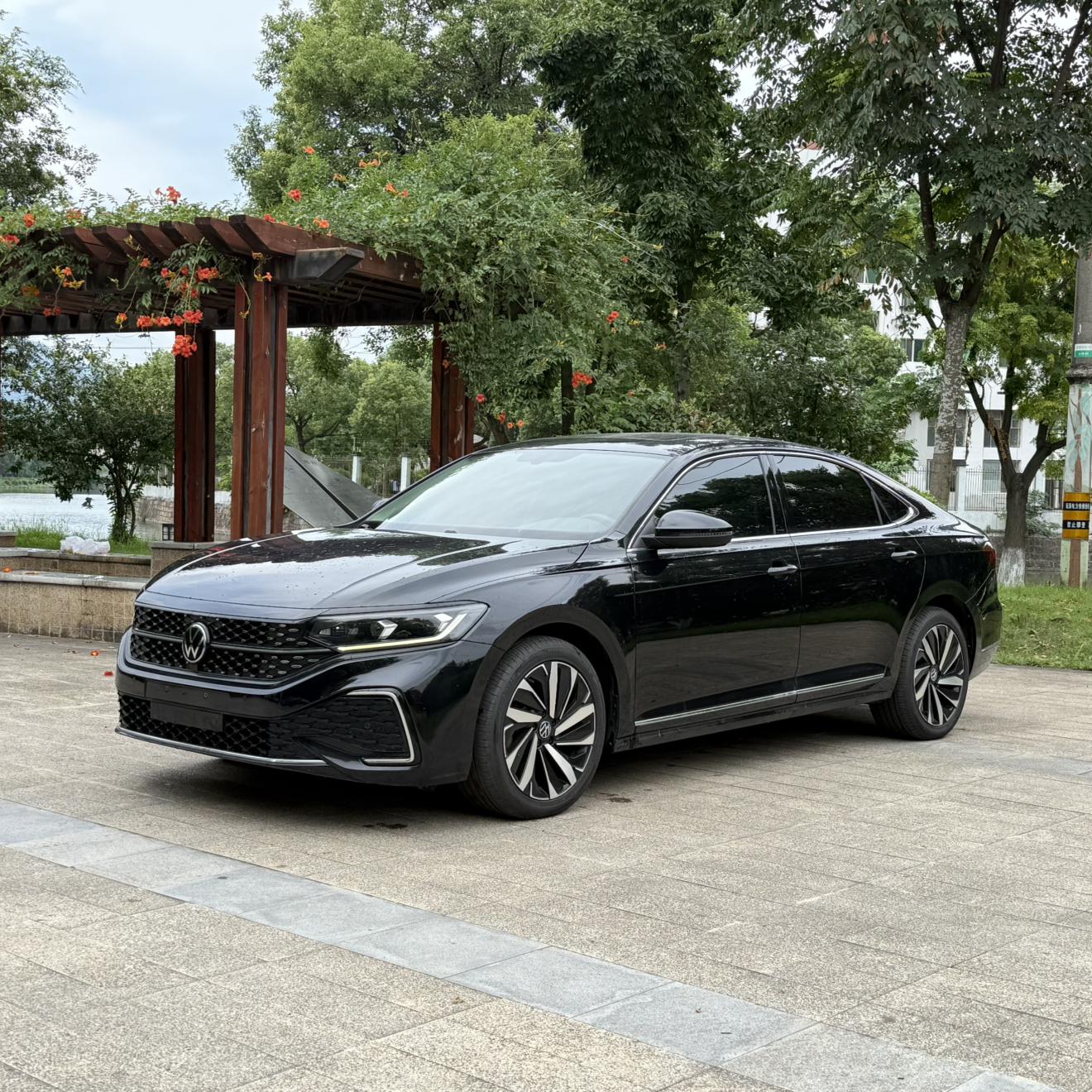 Volkswagen Passat 330TSI Stardust Elite (2L) 2022