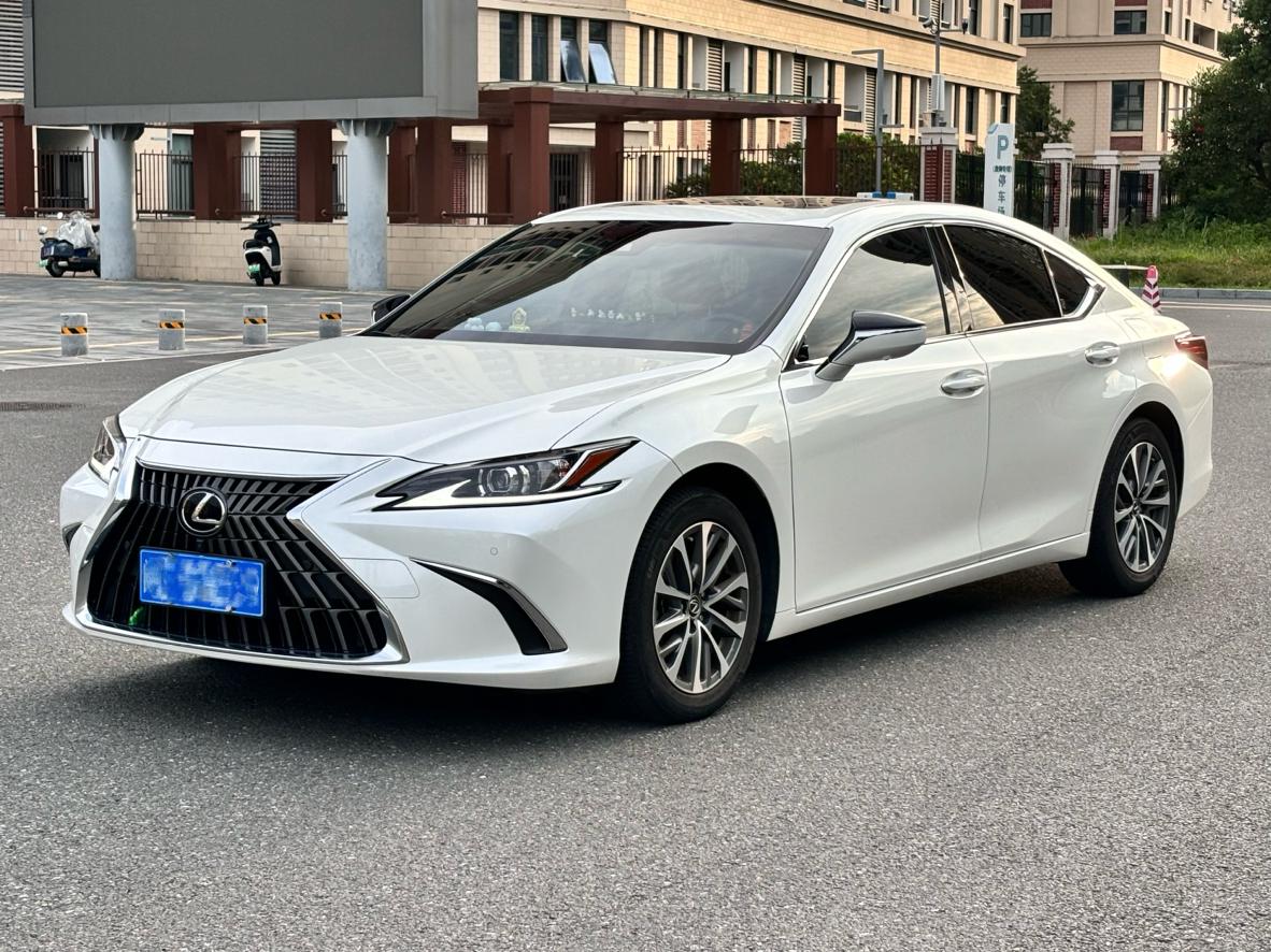 Lexus ES 2024