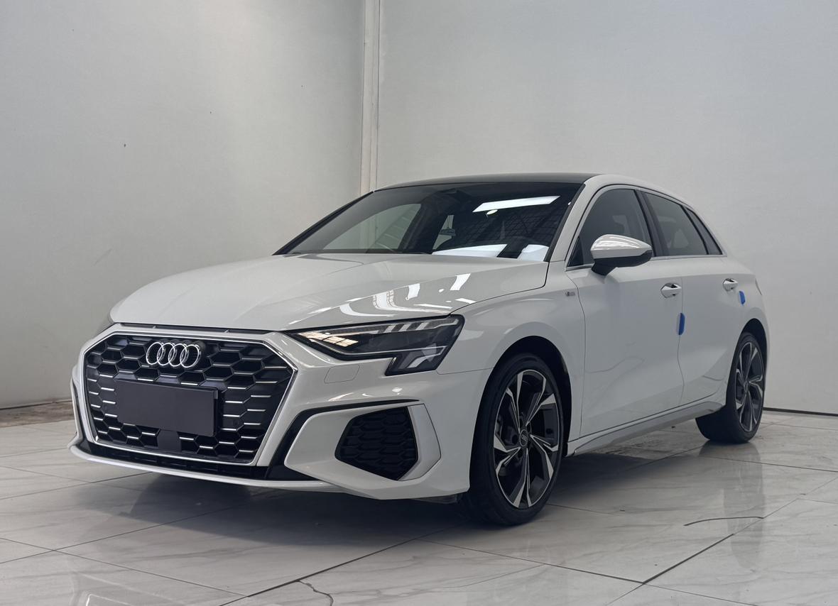 Audi A3 35 TFSI Luxury Sport 2021