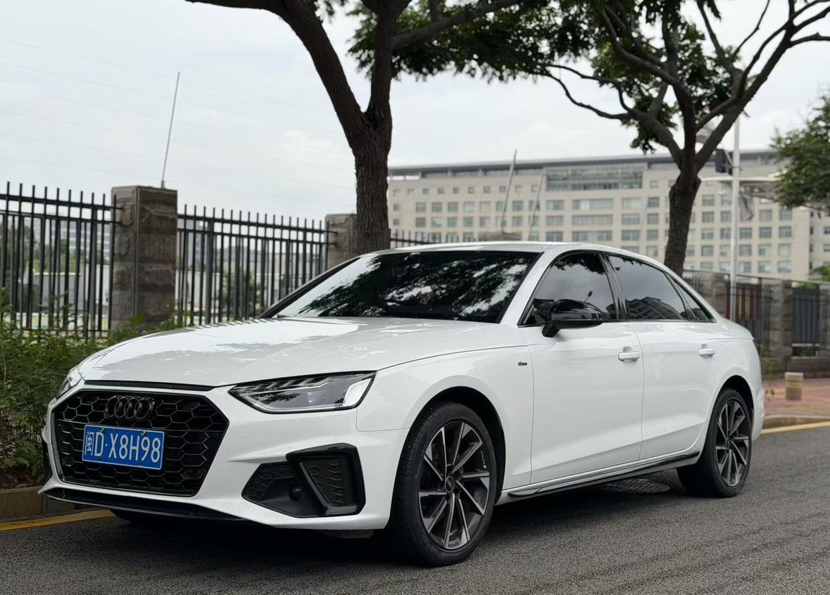 Audi A4L 40 TFSI Luxury Dynamic (2L) 2023