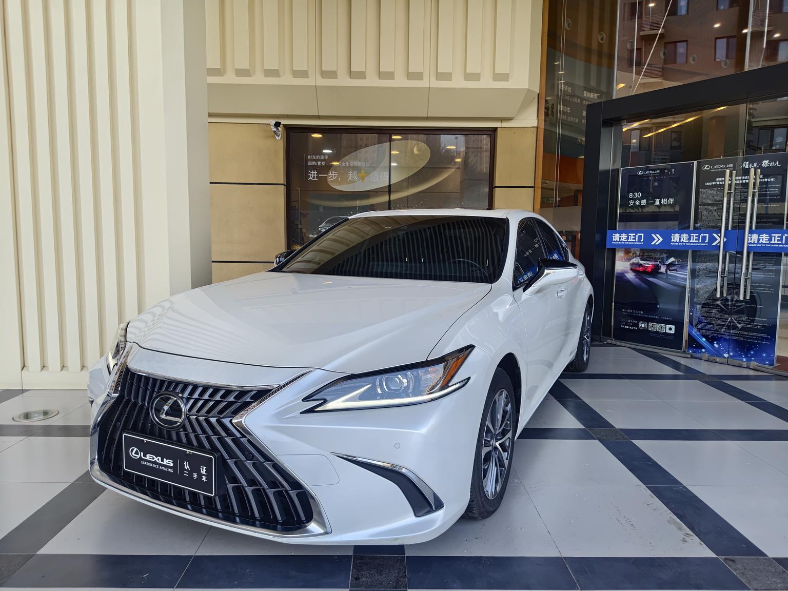 Lexus ES 300h Excellence (2.5L) 2024