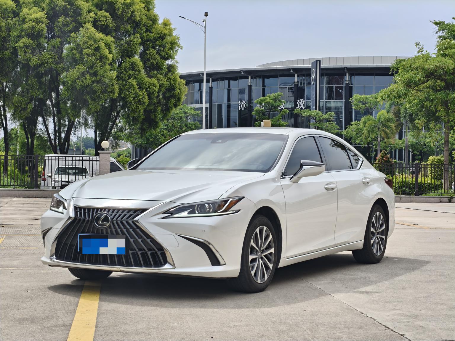 Lexus ES Excellent (2L) 2023