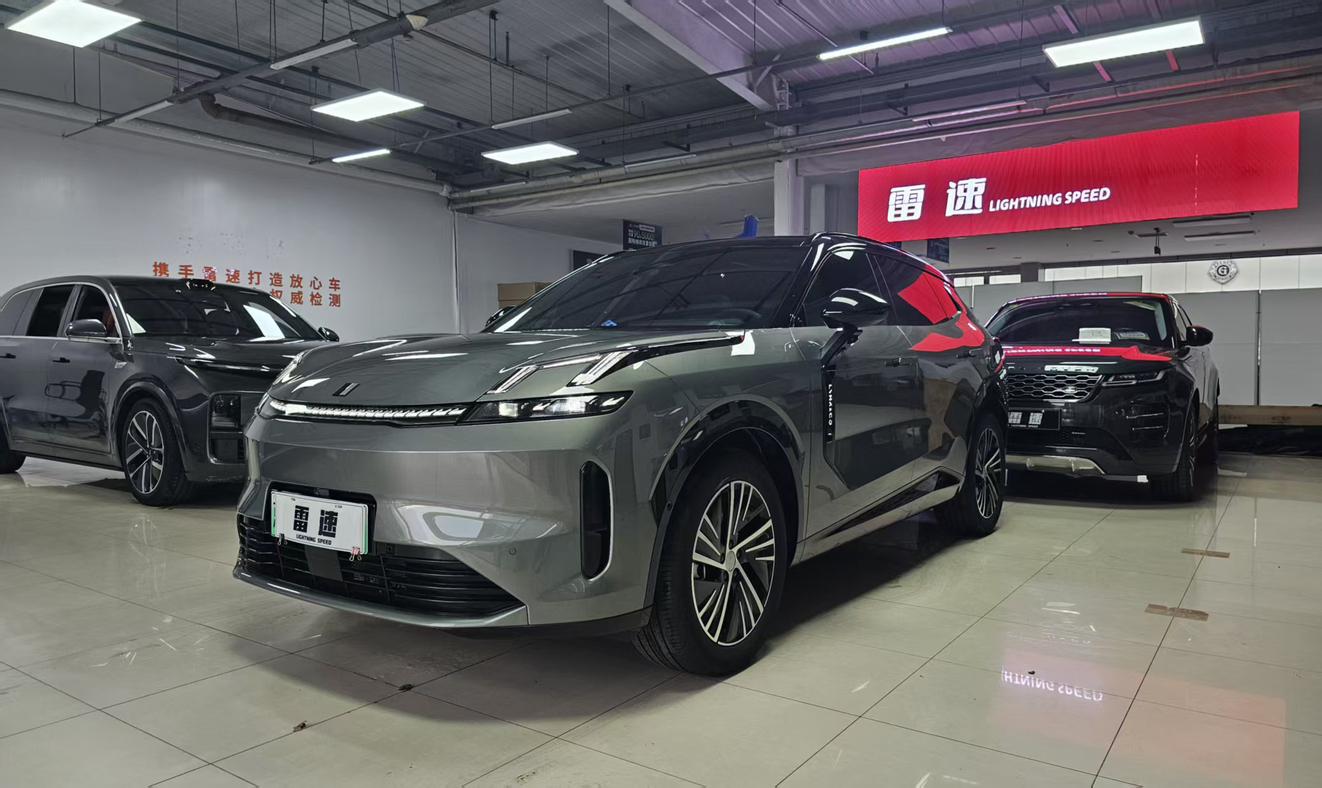 Lynk And Co 08 EM P 220 AWD Performance Halo (1.5L) 2024