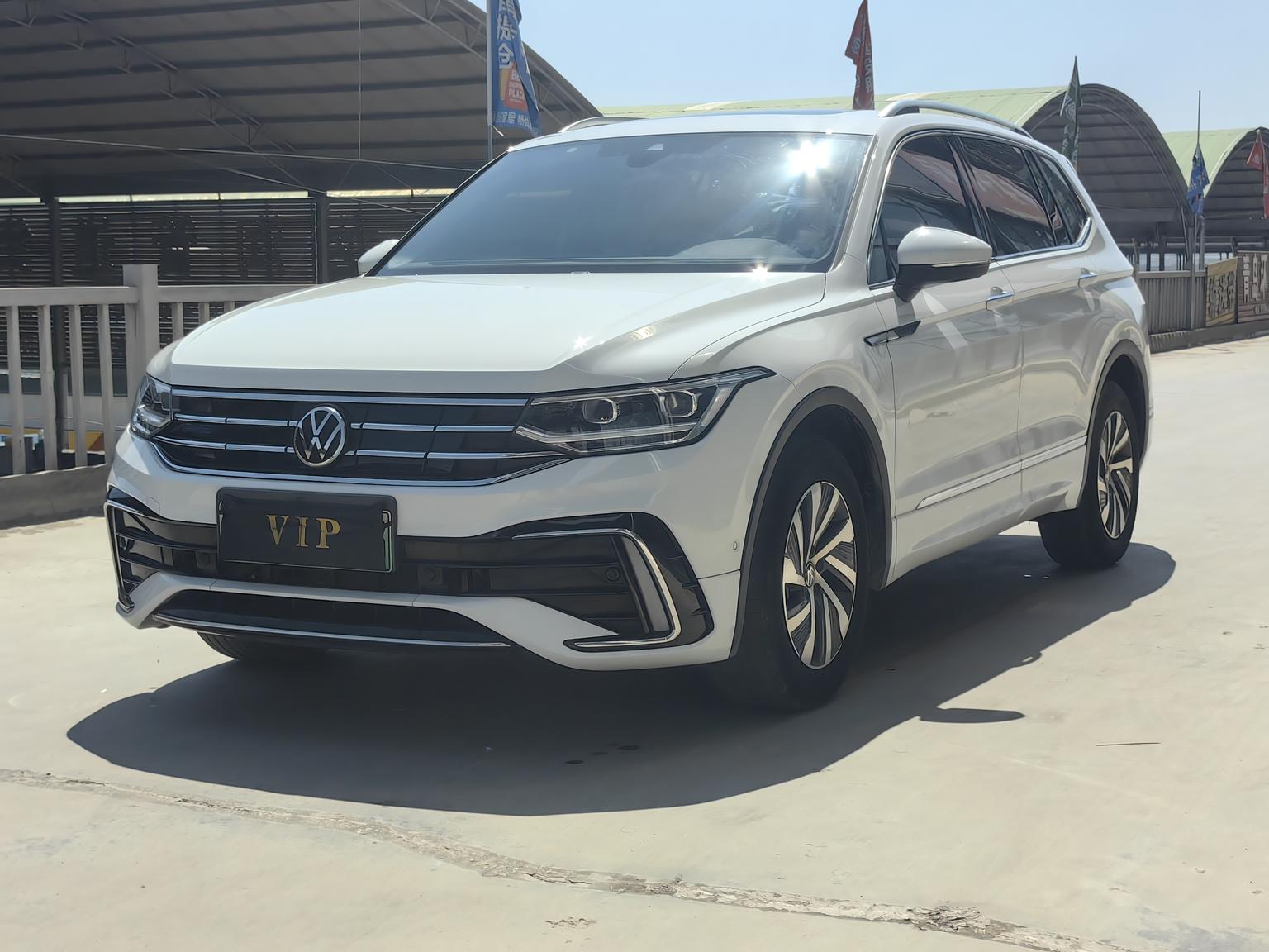 Volkswagen Tiguan-L 430 PHEV Premium (1.4L) 2024