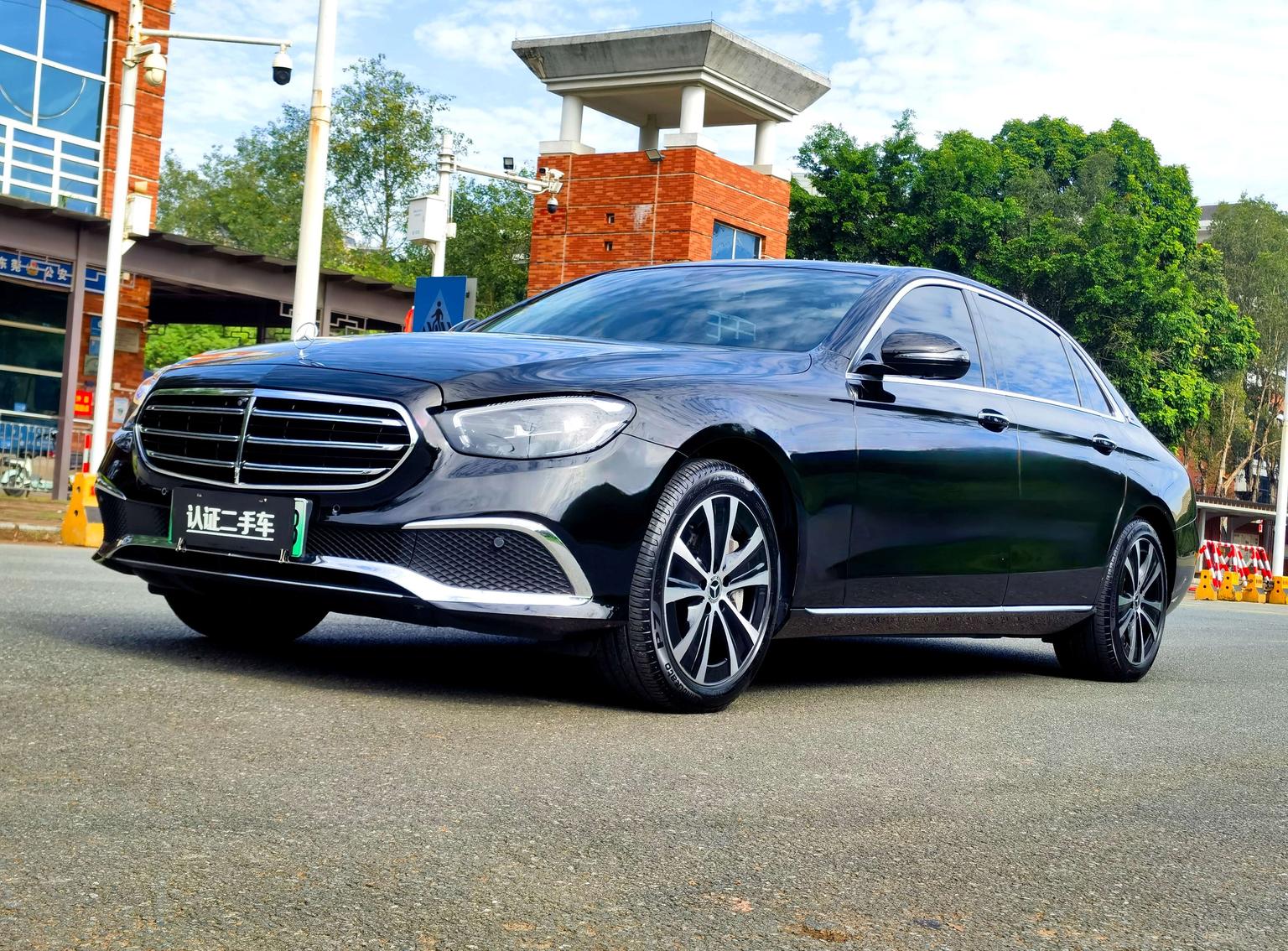 Mercedes Class-E E 350 e L Sedan (2L) 2022