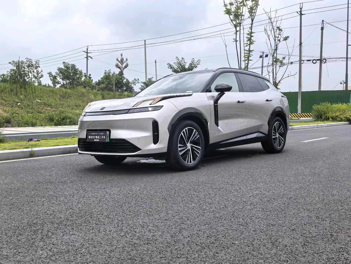 Lynk And Co 08 EM P 220 AWD Performance Halo (1.5L) 2024