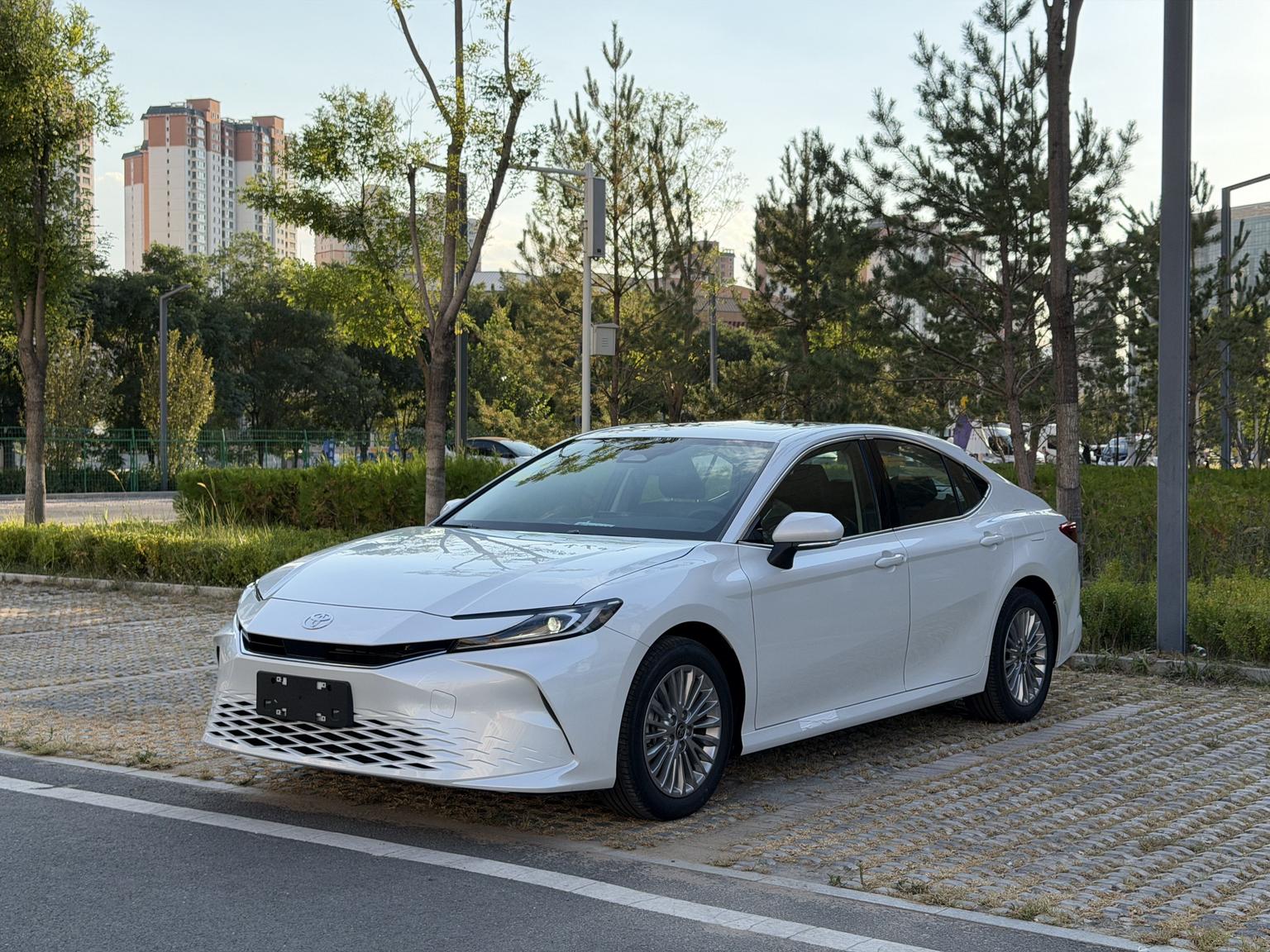 Toyota Camry 2.0HE Elite 2026