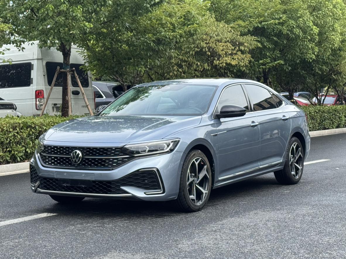 Volkswagen Passat Starry Luxury 2022