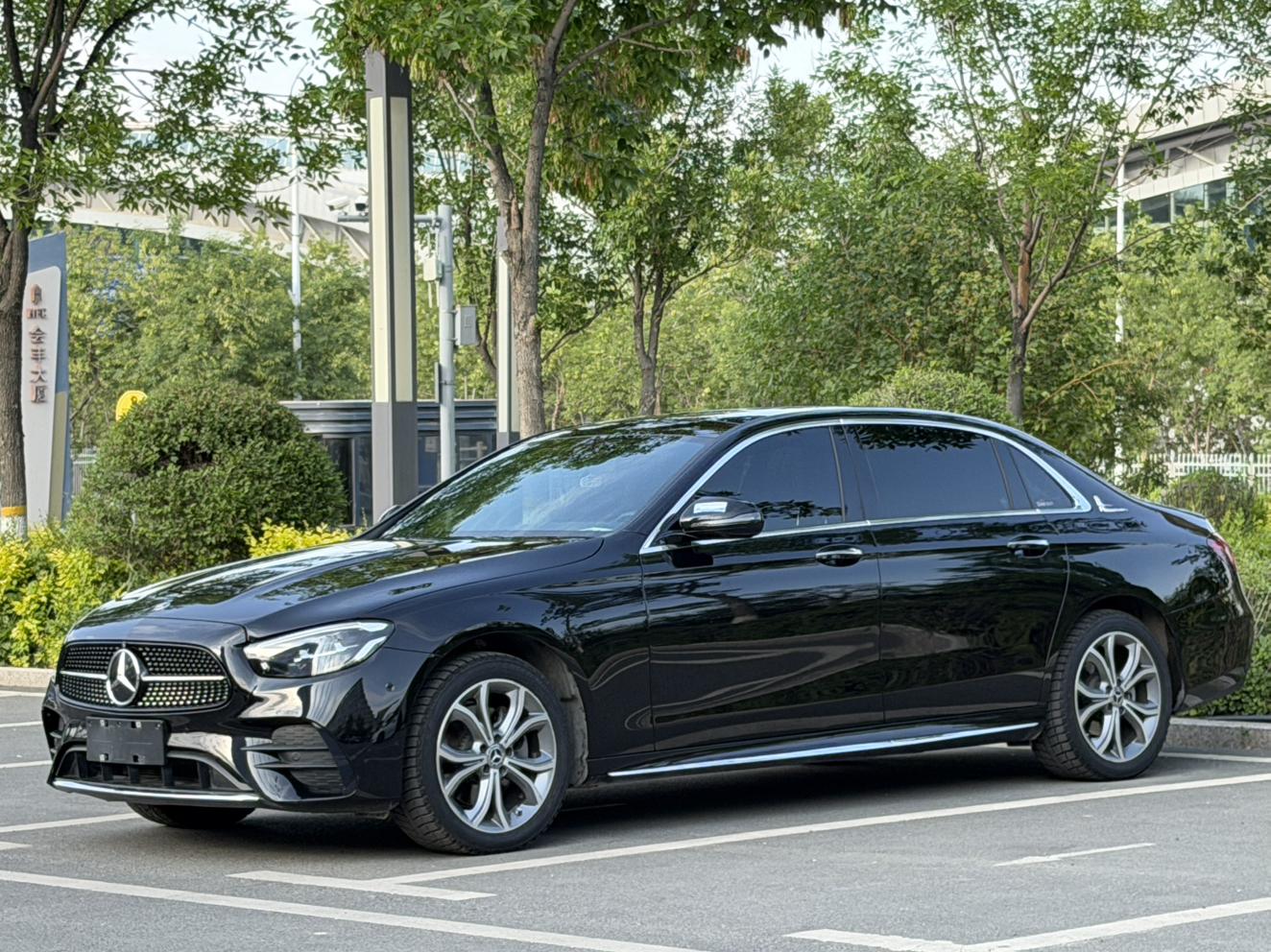 Mercedes Class-E Luxury Sport Sedan (2L) 2023
