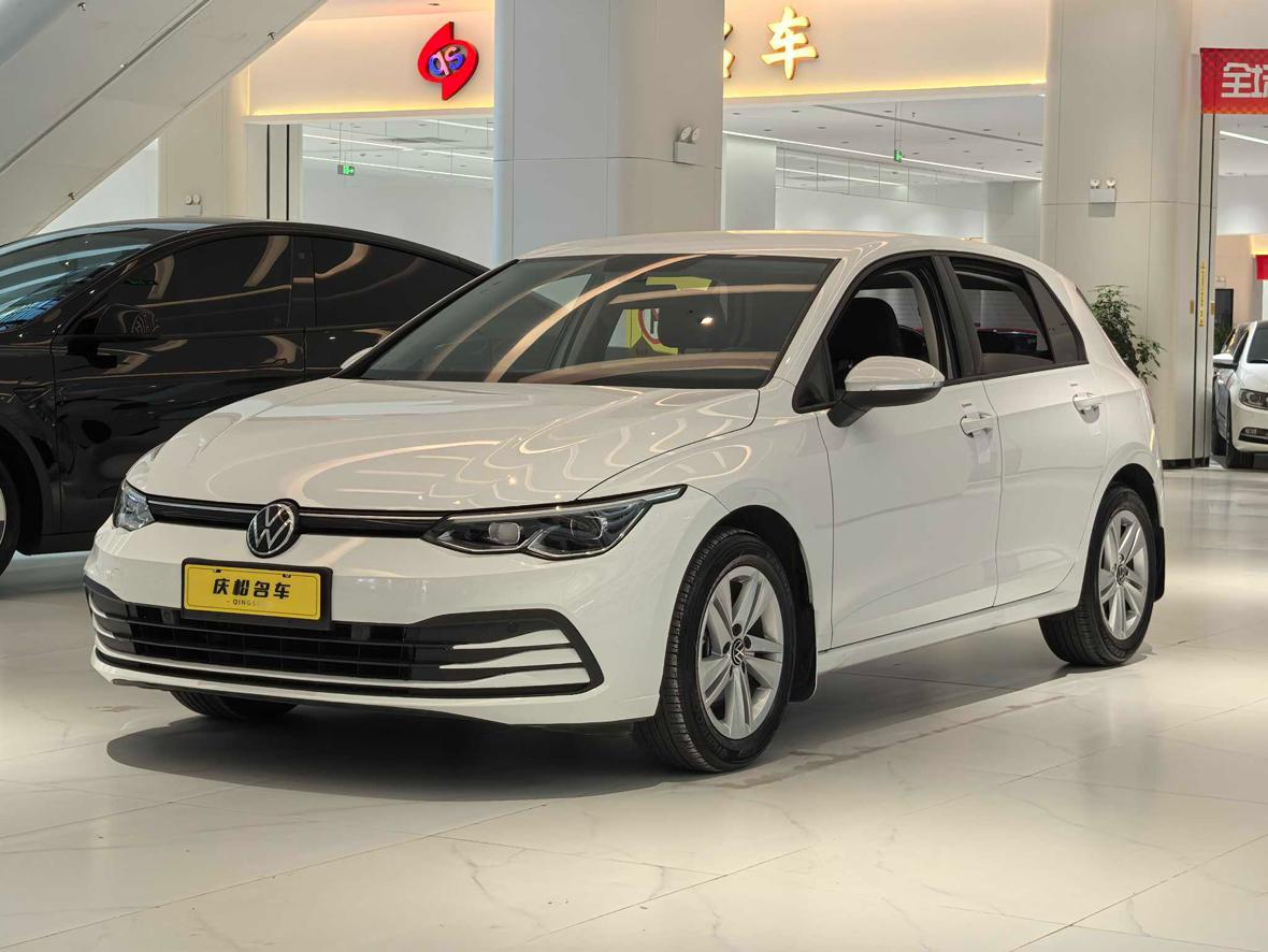 Volkswagen Golf 200TSI DSG 2021