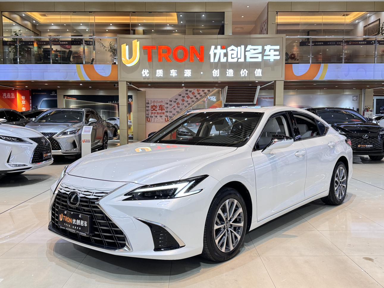 Lexus ES Premium Enjoy (2L) 2025